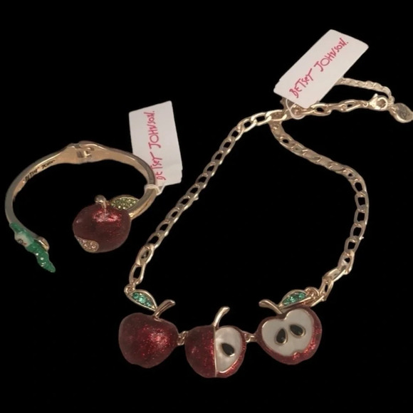 BETSEY JOHNSON SET Apple & Worm Hinged Bracelet 3 Apple Necklace & Earrings NWT - Picture 3 of 16